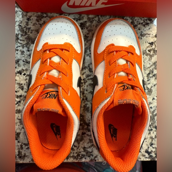 Nike Dunk low Phantom/Black-Safety Orange toddler size 10 NWT - Picture 2 of 5